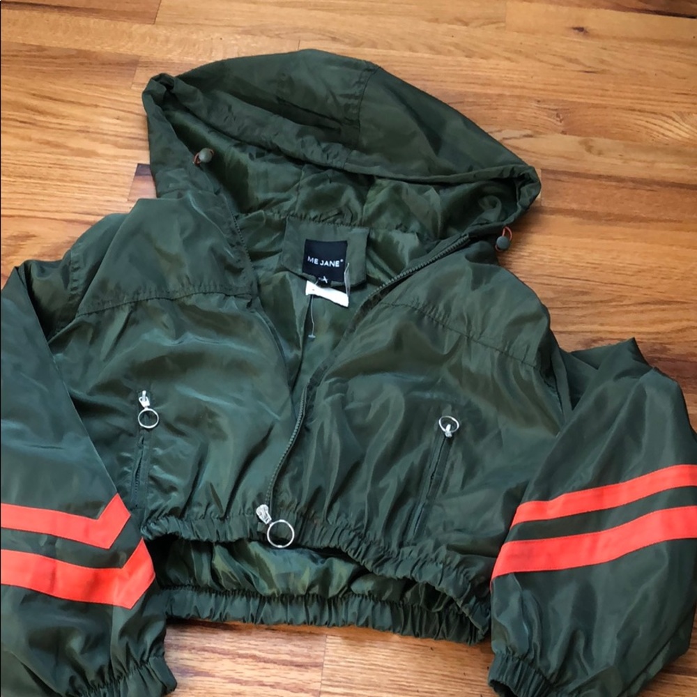 Crop windbreaker